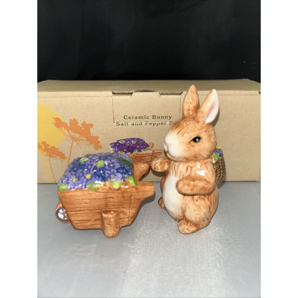 Easter Treasures Cracker Barrel 2pc Salt And Pepper